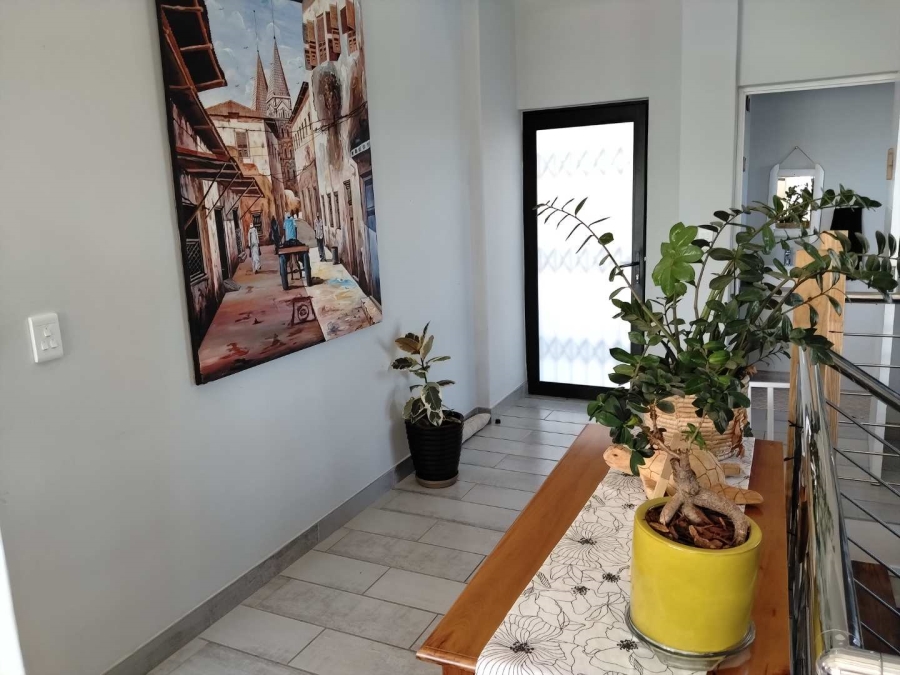 To Let 3 Bedroom Property for Rent in Fraaiuitsig Western Cape